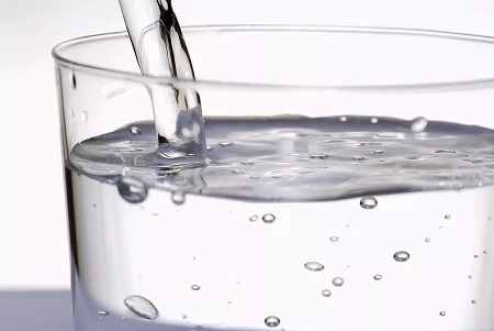 Gebrauch und Eigenschaften des sauren Wassers
