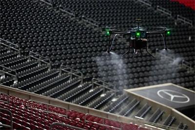 Mercedes-Benz Arena verwendet Drohnen und Hypochloritwasser, um nach Rassen zu reinigen und zu desinfizieren